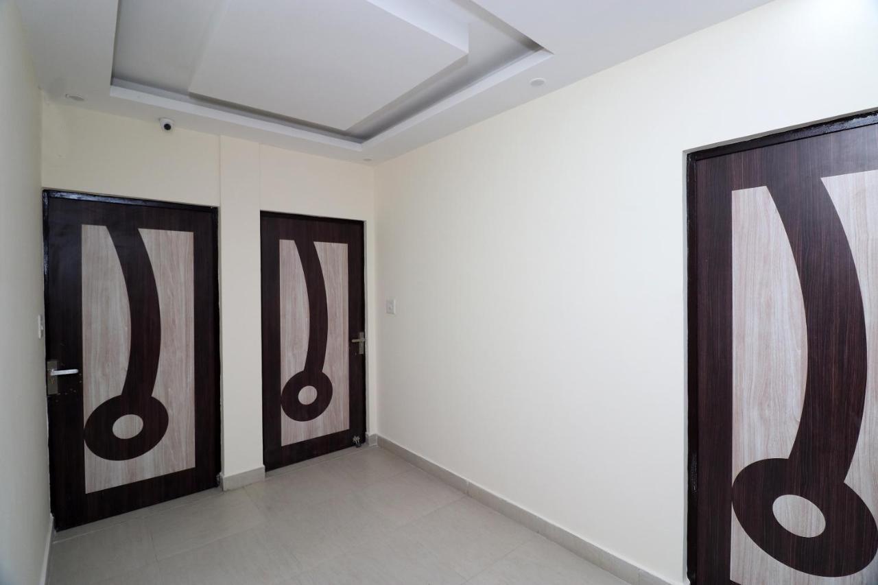 Oyo 25130 Hotel Royal Inn Yeni Delhi Dış mekan fotoğraf